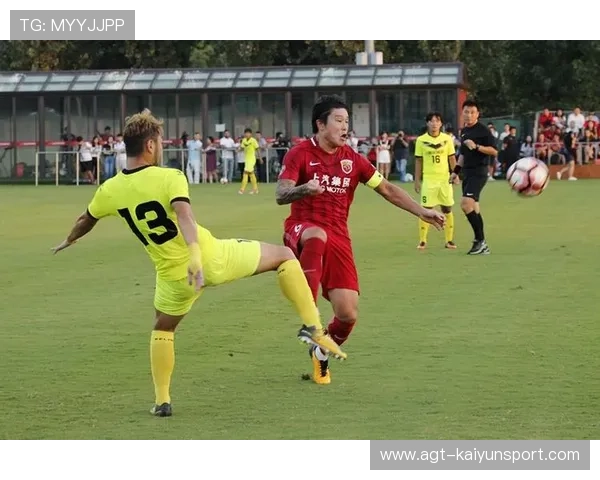 新任队长上任首战亮眼,球队士气明显提升 新任队长上任首战亮眼,球队士气明显提升