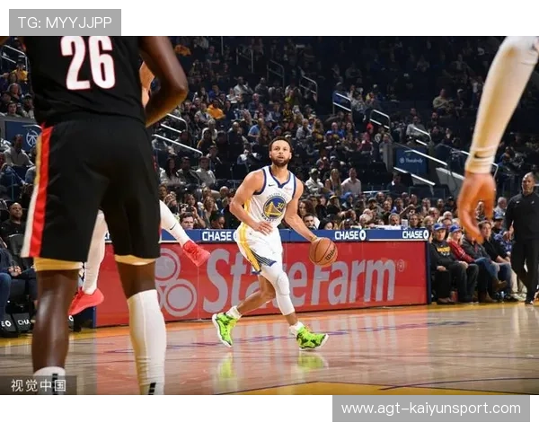 库里超远三分点燃反击,勇士客场逆转开拓 库里超远三分点燃反击,勇士客场逆转开拓