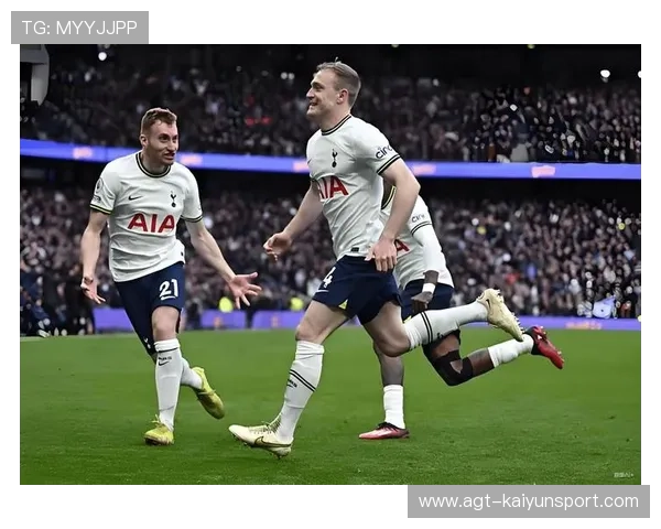 曼联全力备战,热刺来袭,争四之路充满悬念 曼联全力备战,热刺来袭,争四之路充满悬念